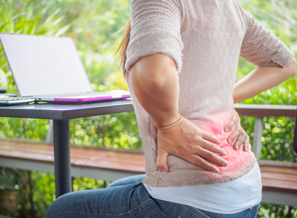 腰痛はなぜ起こる？　辛い痛みに整体は有効？